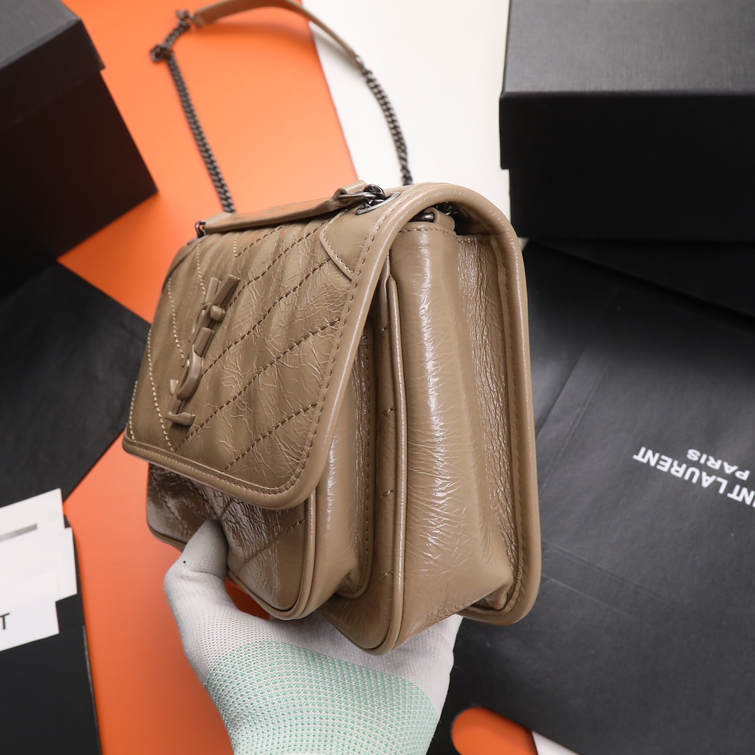 Handbags SAINT LAURENT 533037 size 22x16.5x12 cm - vstockx