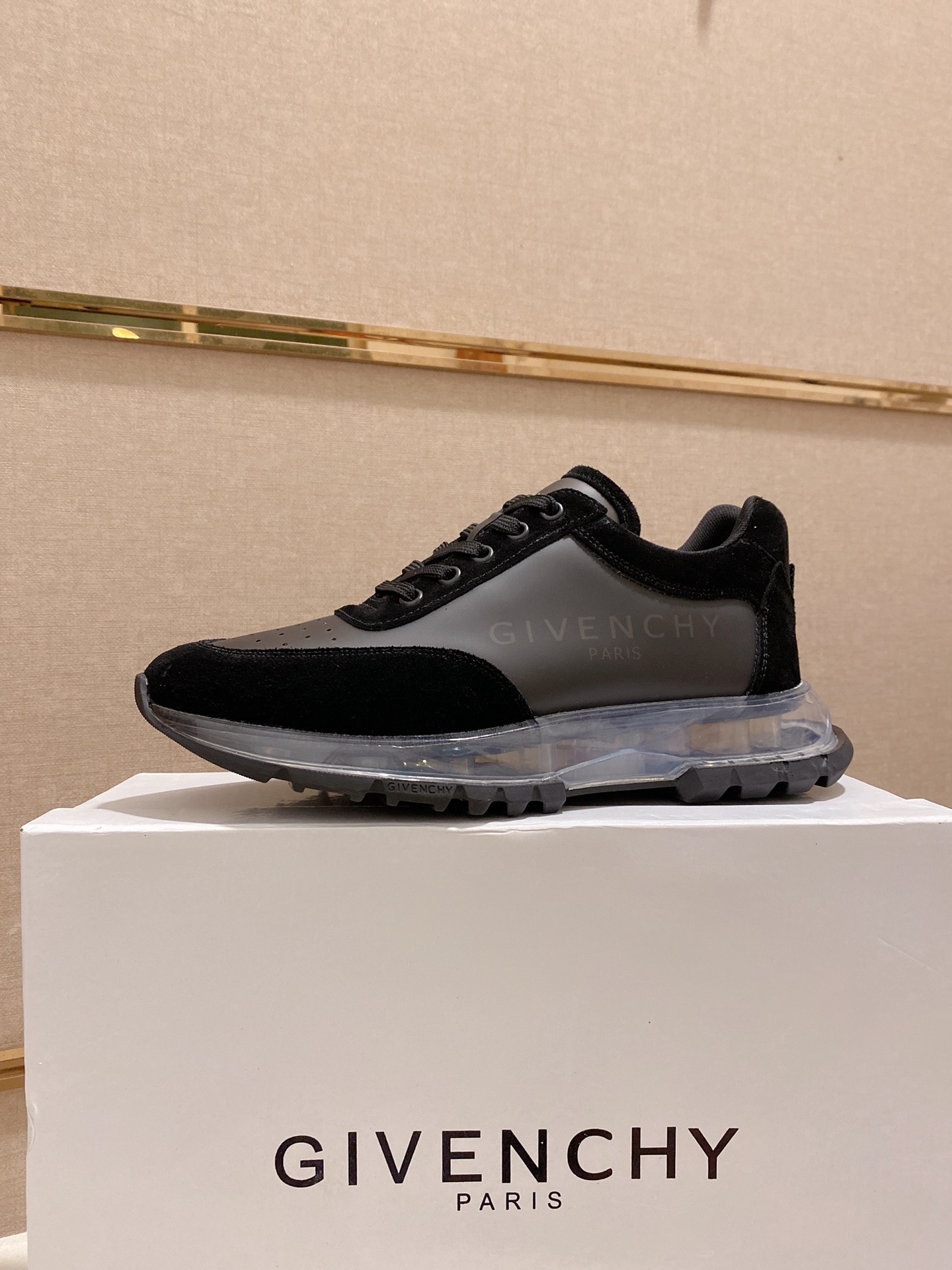 Givenchy Spectre Zip Sneakers 15 - vstockx