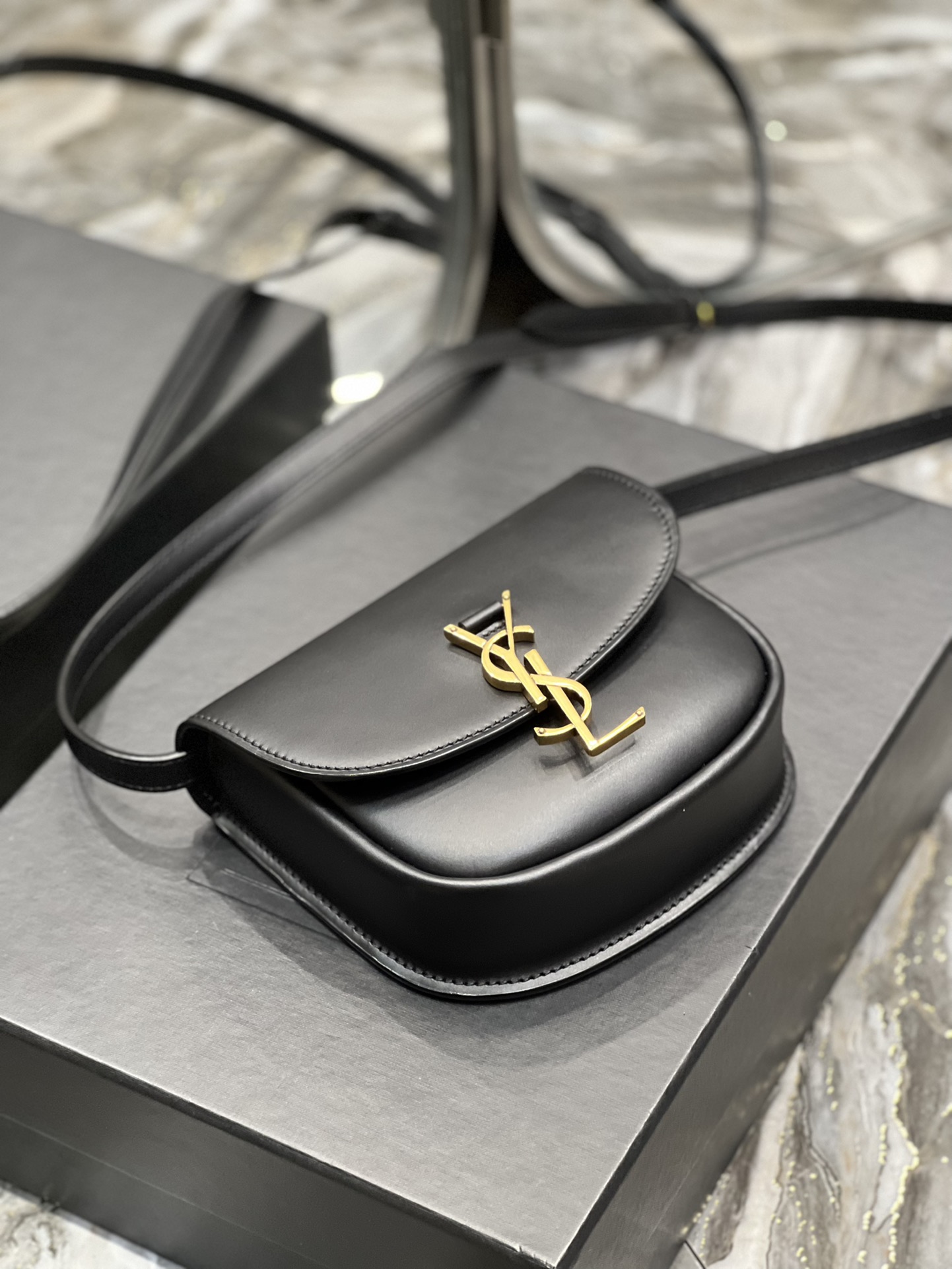 Handbags SAINT LAURENT 619740 size 18x15.5x5.5 cm - vstockx