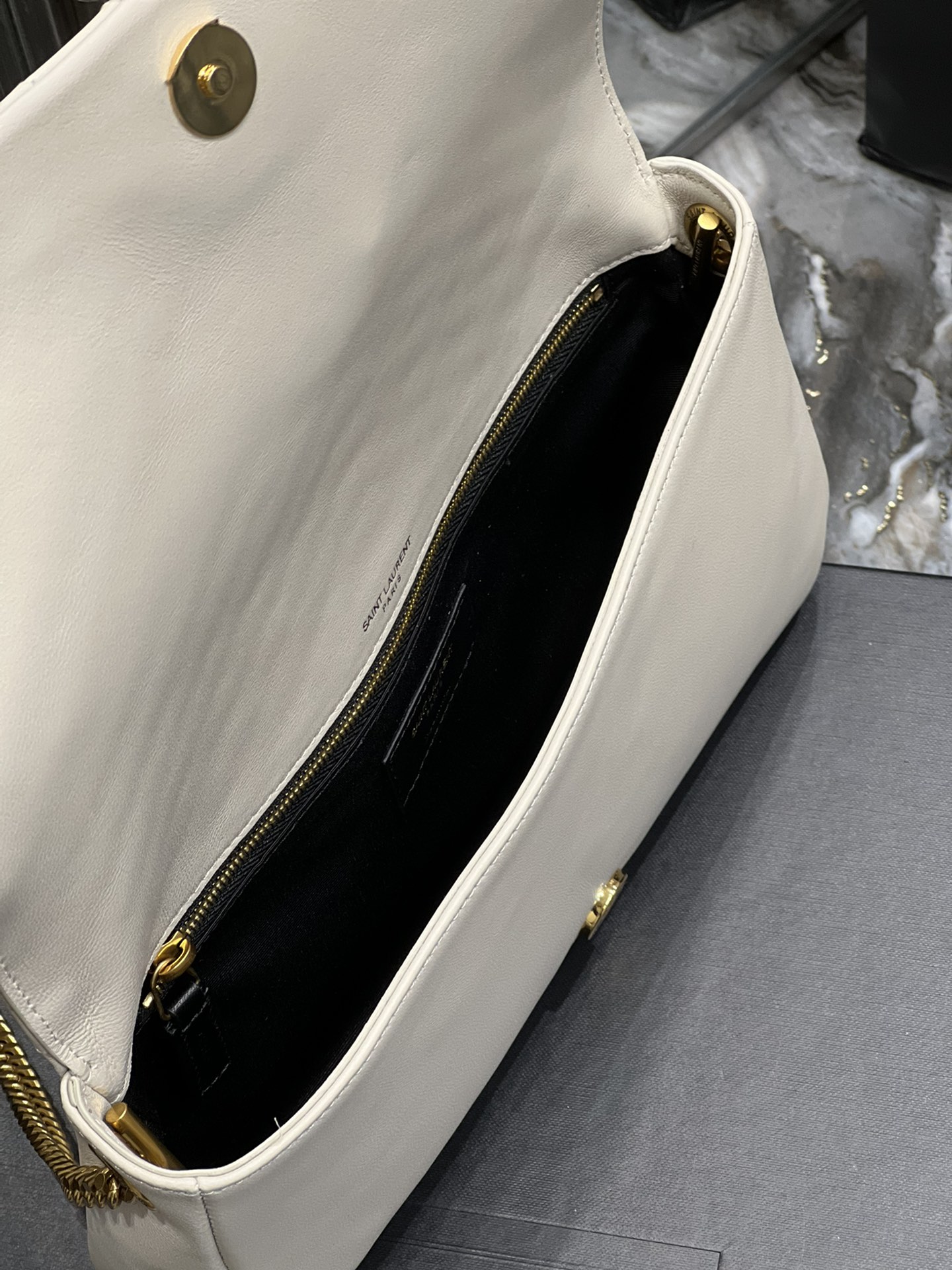 Handbags SAINT LAURENT 604276 size 26x13.5x4.5 cm - vstockx