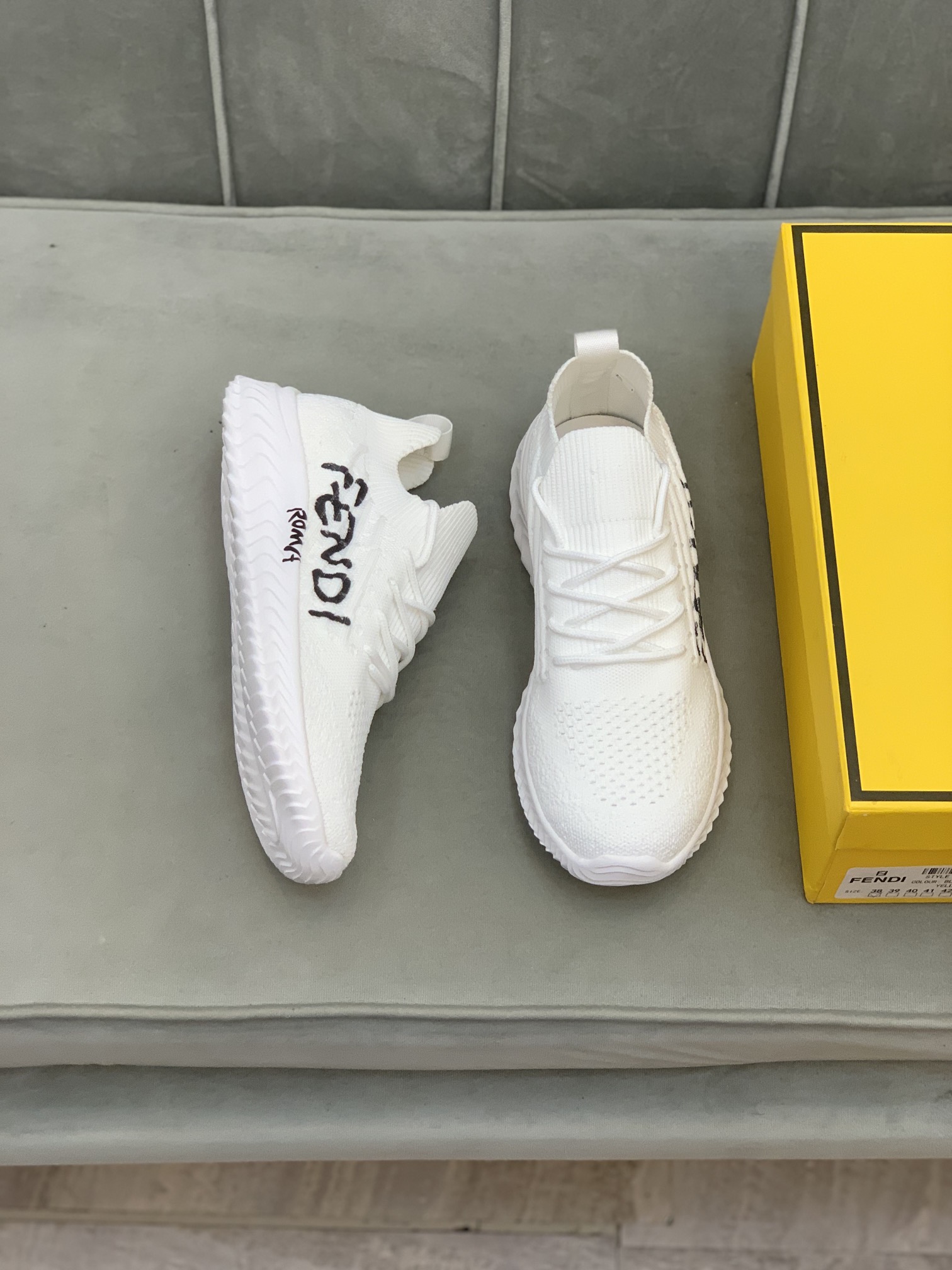 Fendi Low Top Sneakers 2 - vstockx