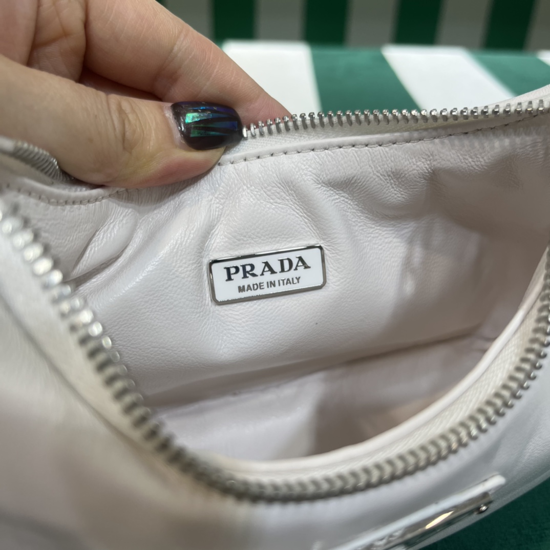 Handbags Prada 1BH240 size:22*12*6 cm - vstockx