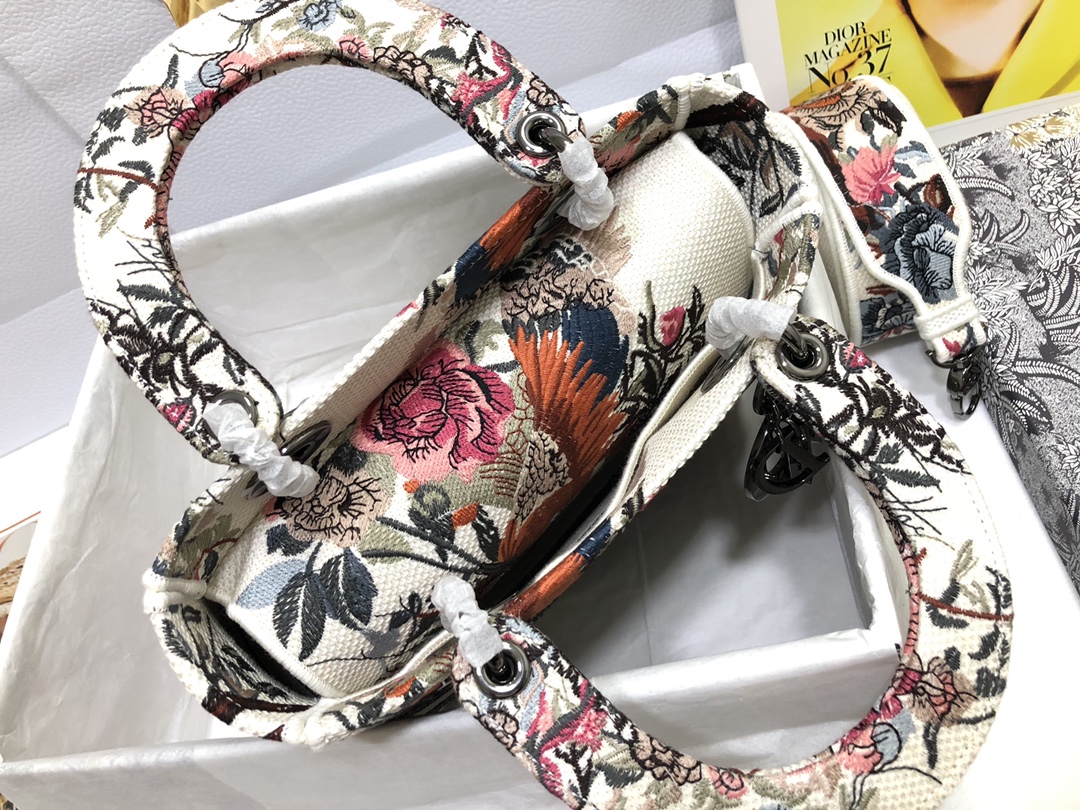 Handbag Dior M0565 size 24 x 20 x 11 cm - vstockx