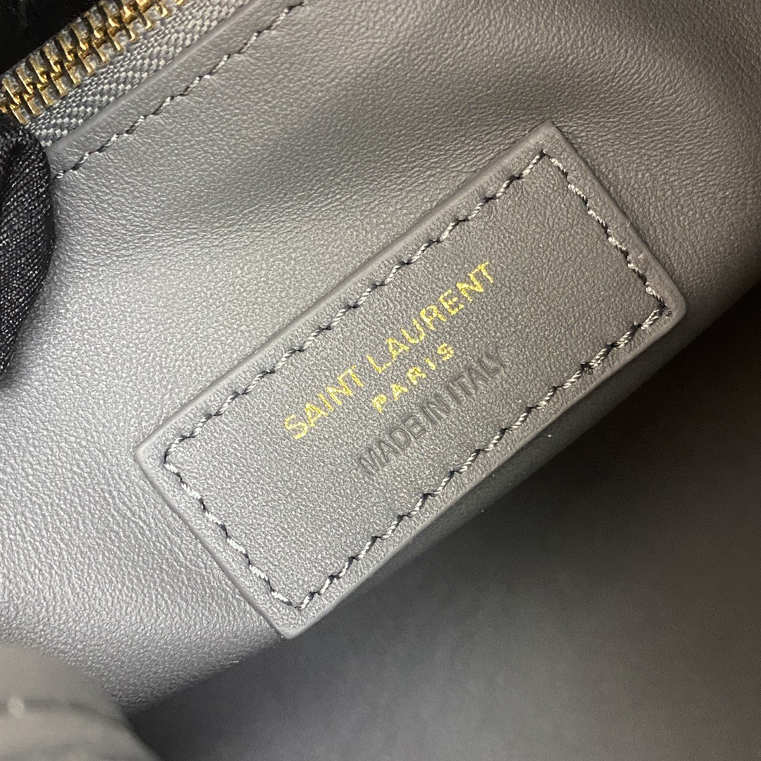 Handbags SAINT LAURENT 713938 size 22x22x10 cm - vstockx