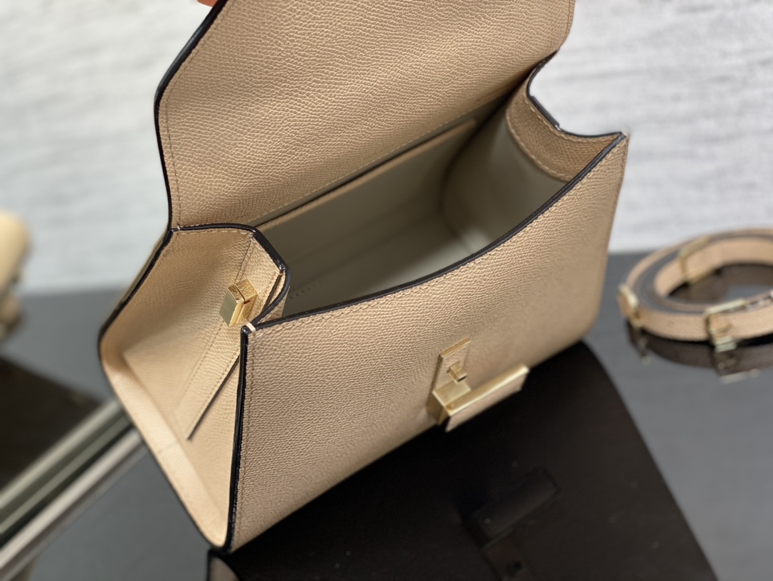 Handbag VALEXTRA size *'* - vstockx