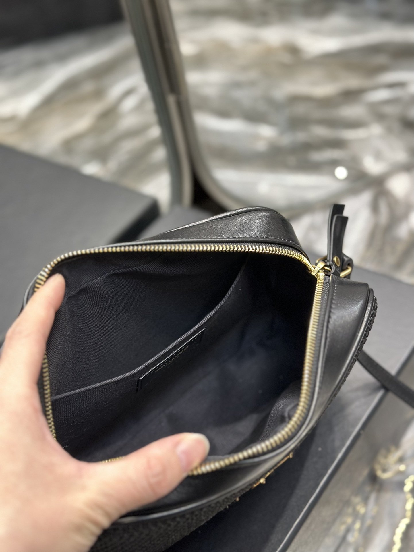 Handbags SAINT LAURENT 520534 size 23x16x6 cm - vstockx