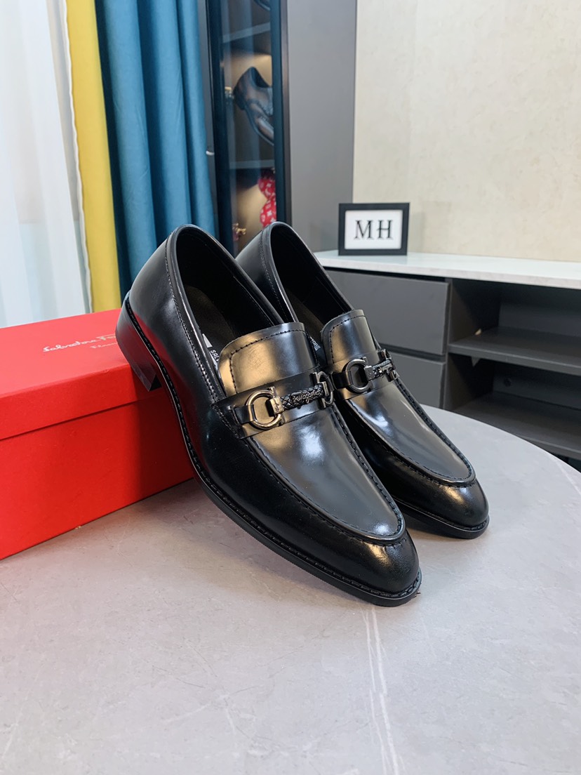 Salvatore Ferragamo Boots 39 - vstockx