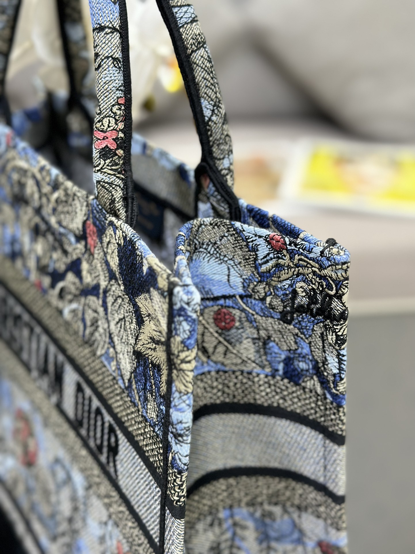 Handbag Dior M1286 size 36 x 27.5 x 16.5 cm - vstockx