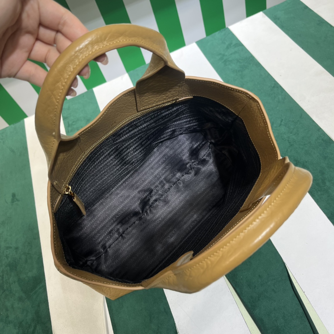 Handbags Prada 1BG440 size:16×26×40 cm - vstockx