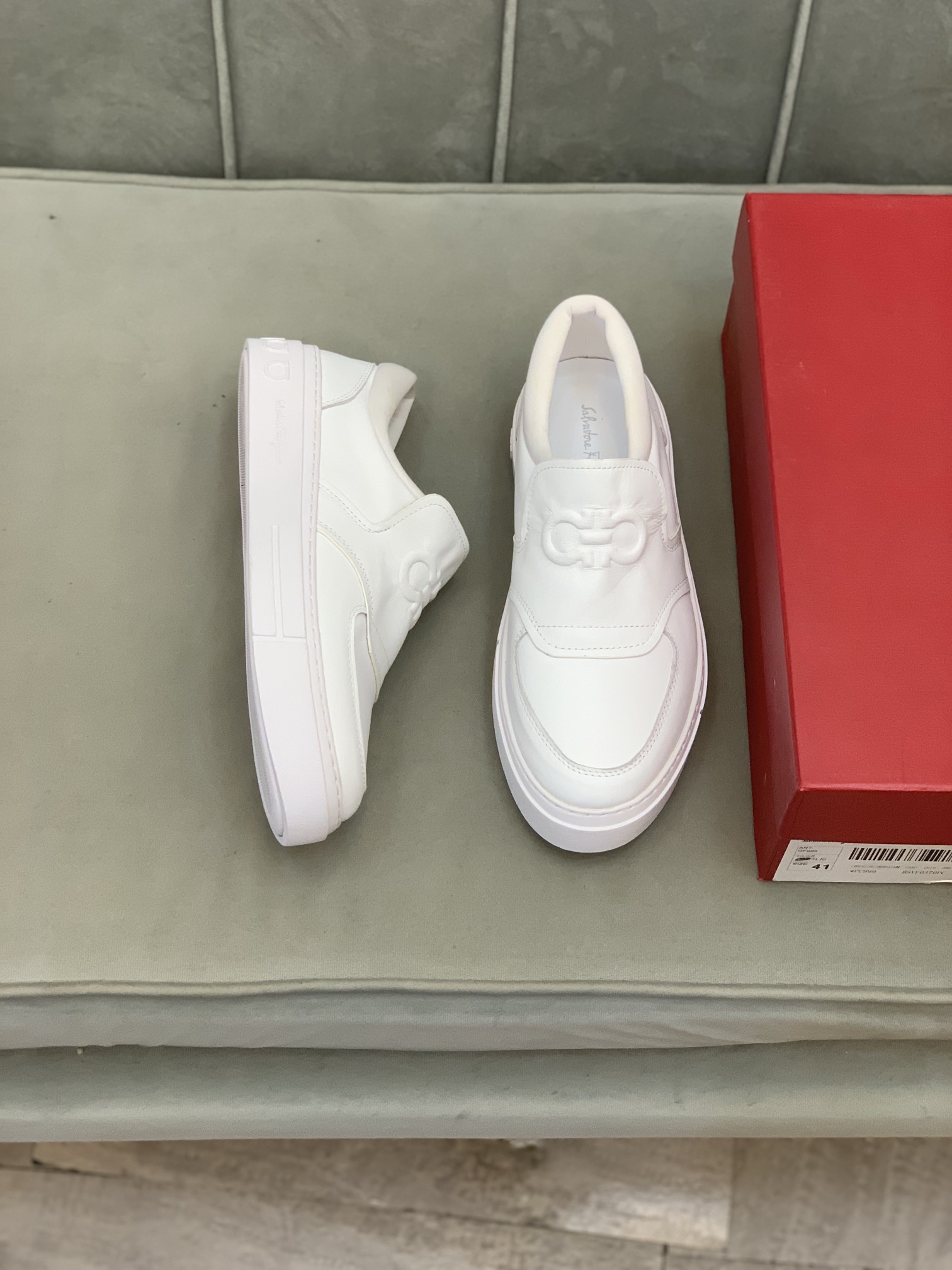 Salvatore Ferragamo Gancini Sneaker 1 - vstockx