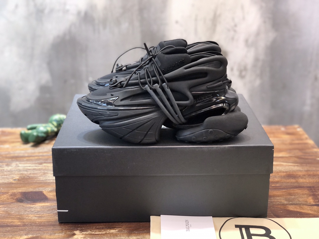 Balmain Unicorn Low-Top Black - vstockx