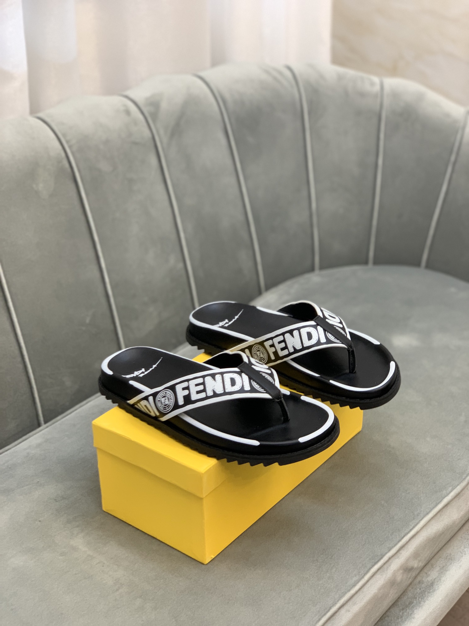 Fendi Slides 5 - vstockx
