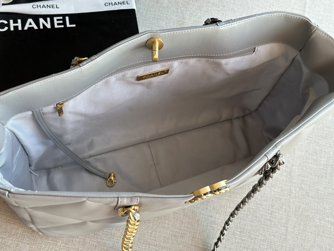 Handbag Chanel AS366 size 24 X41 X10 cm - vstockx