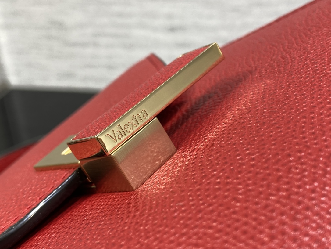 Handbag VALEXTRA size *'* - vstockx