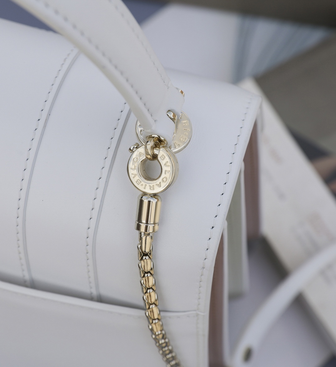 Handbags Bvlgari 3833091150 size:22.5*18.5*11 cm - vstockx