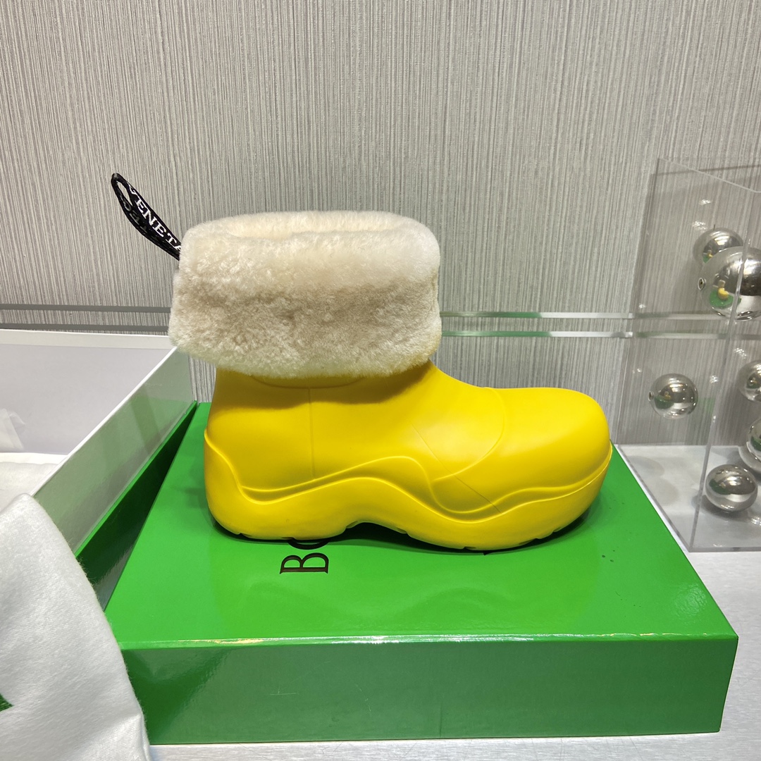 Bottega Veneta Boots 8 - vstockx