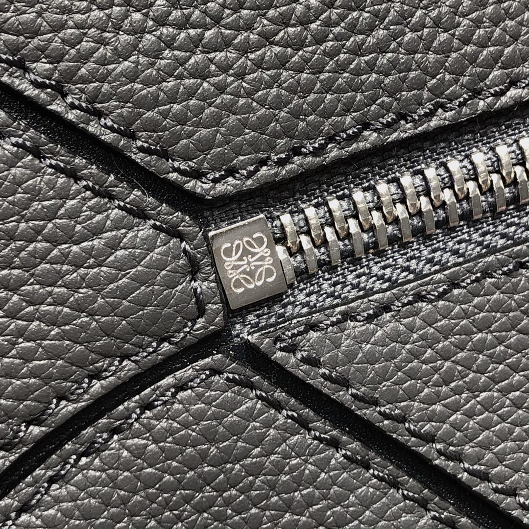 Handbags LOEWE Ykk size:29x18x12 cm - vstockx