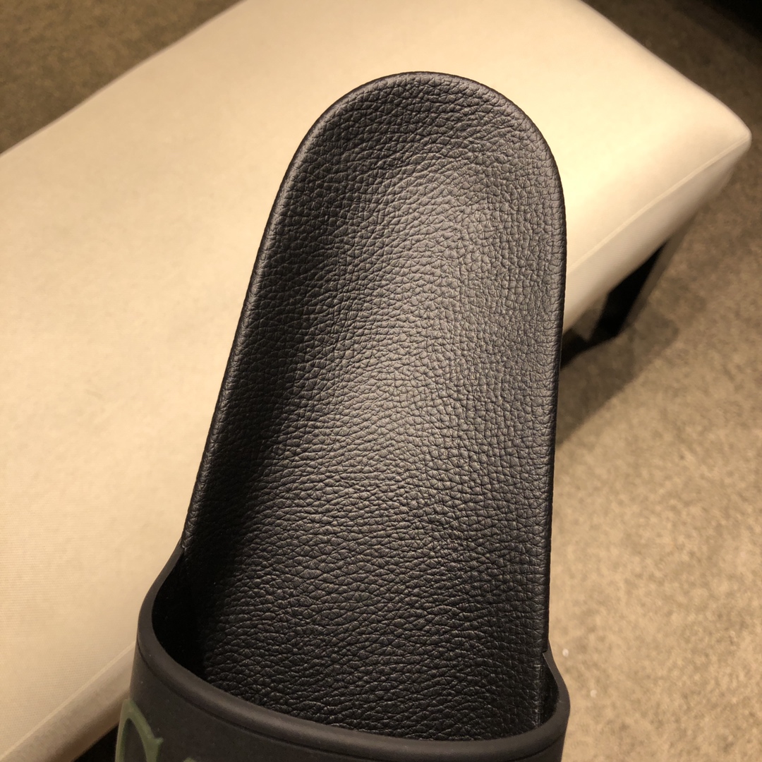 Gucci Slippers 47 - vstockx