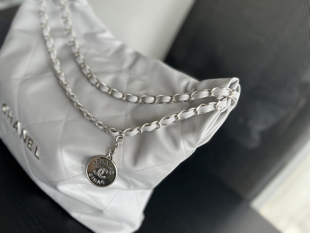 Handbag Chanel size 39cmx42cmx8 cm - vstockx