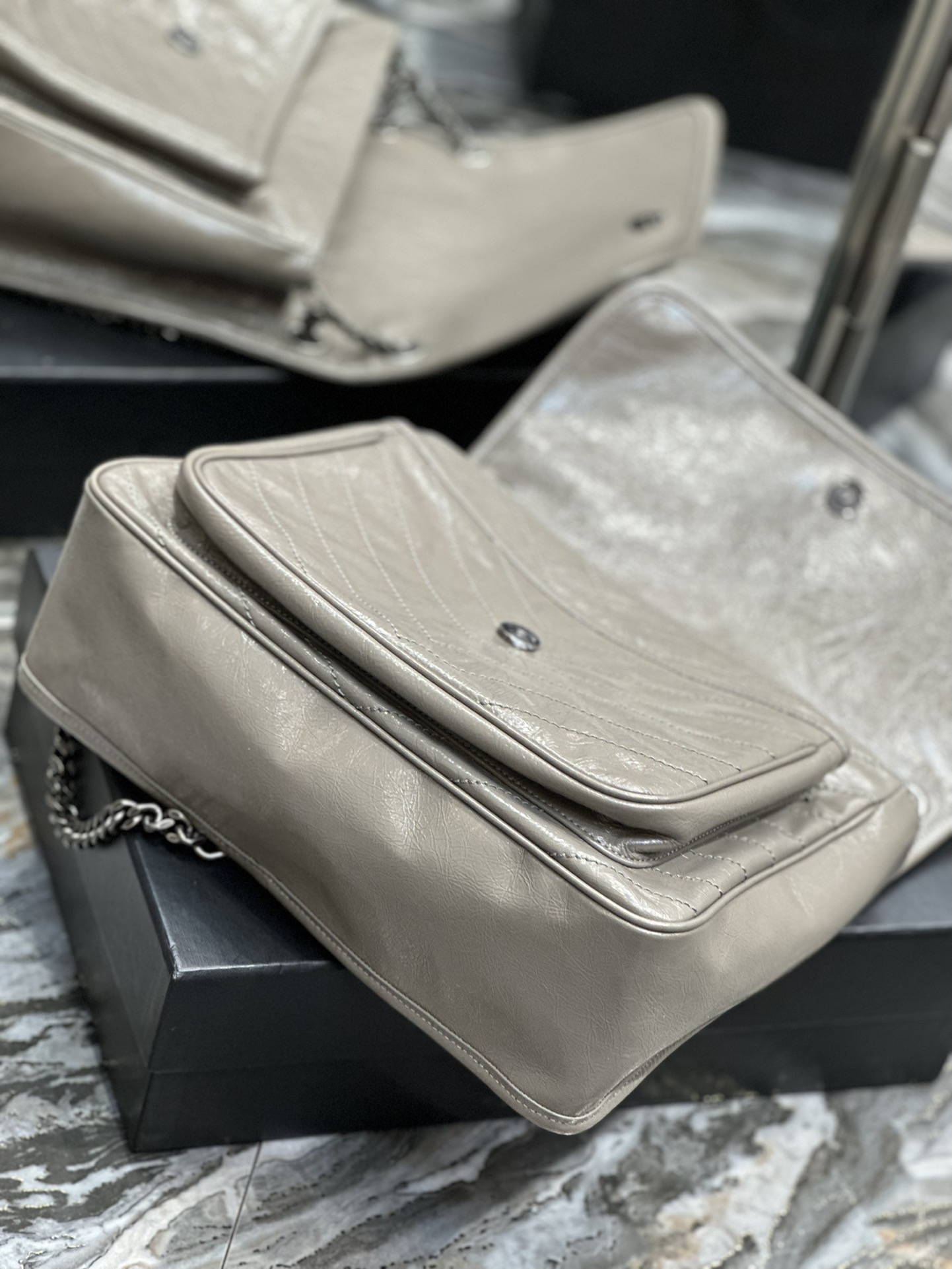 Handbags SAINT LAURENT 498830 size 32x23x9 CM - vstockx