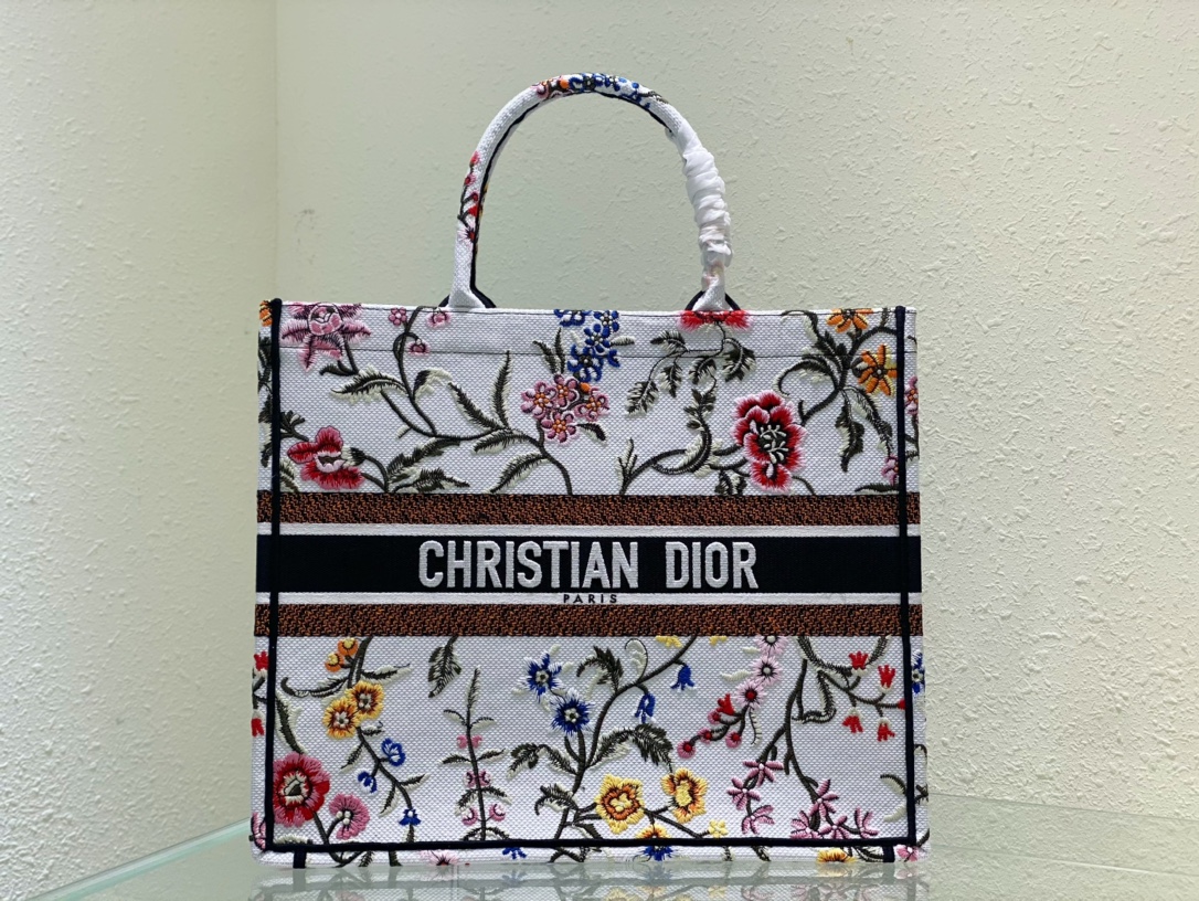Handbag Dior size 41 cm - vstockx