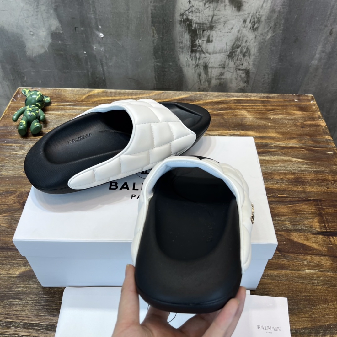 Balmain Quilted leather B-IT mules 10 - vstockx