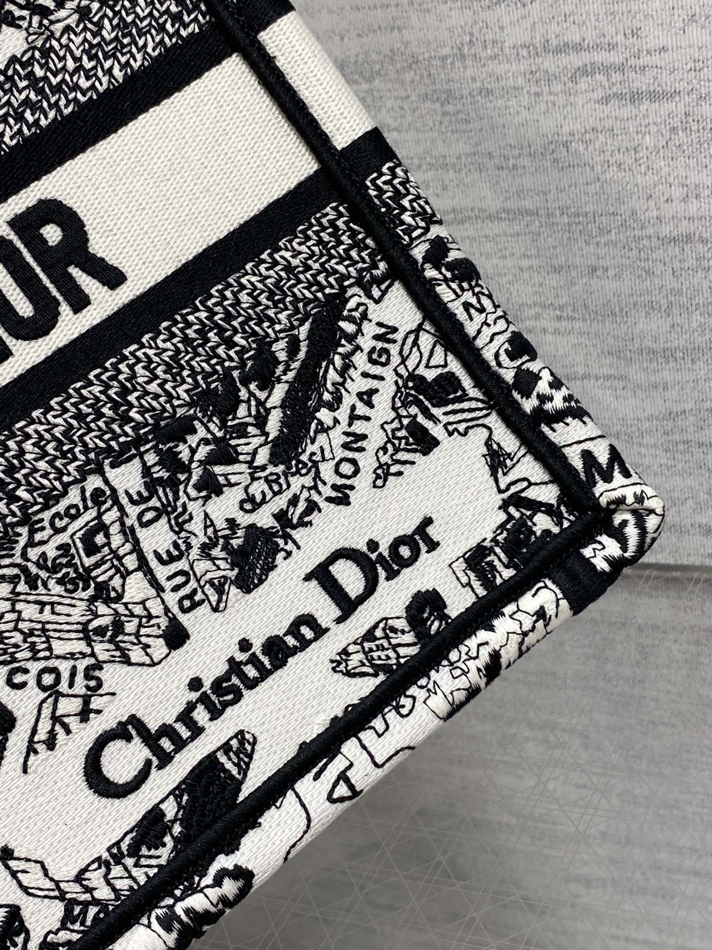 Handbag Dior size 26*8*22 cm - vstockx