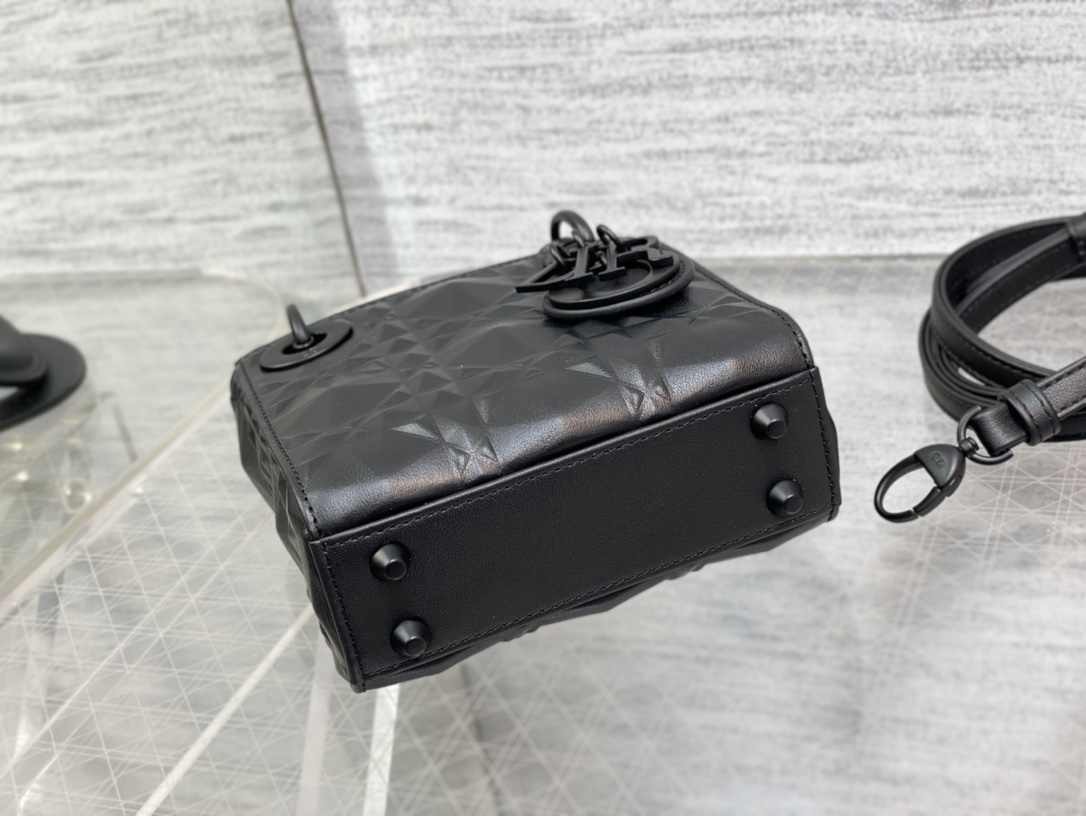 Handbag Dior size 12*10*5 cm - vstockx