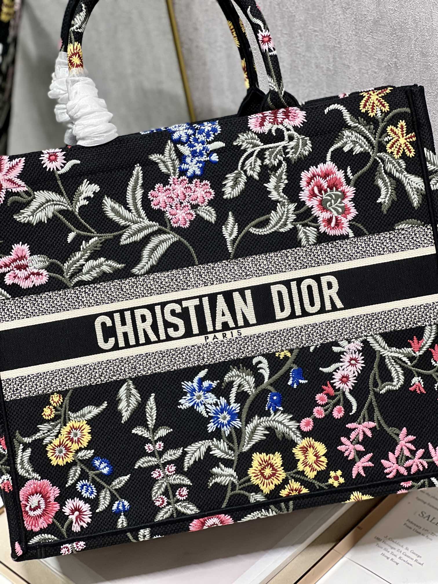 Handbag Dior 1286 size 42  35  18.5 cm - vstockx