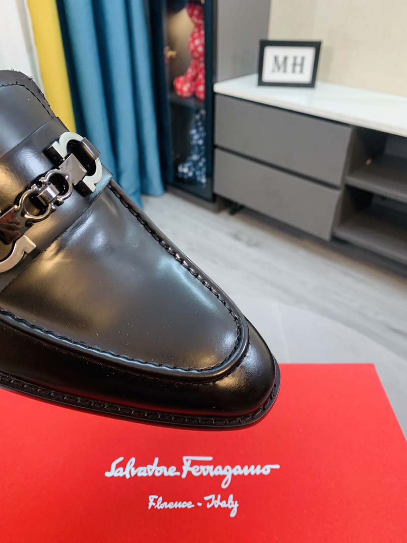 Salvatore Ferragamo Boots 38 - vstockx