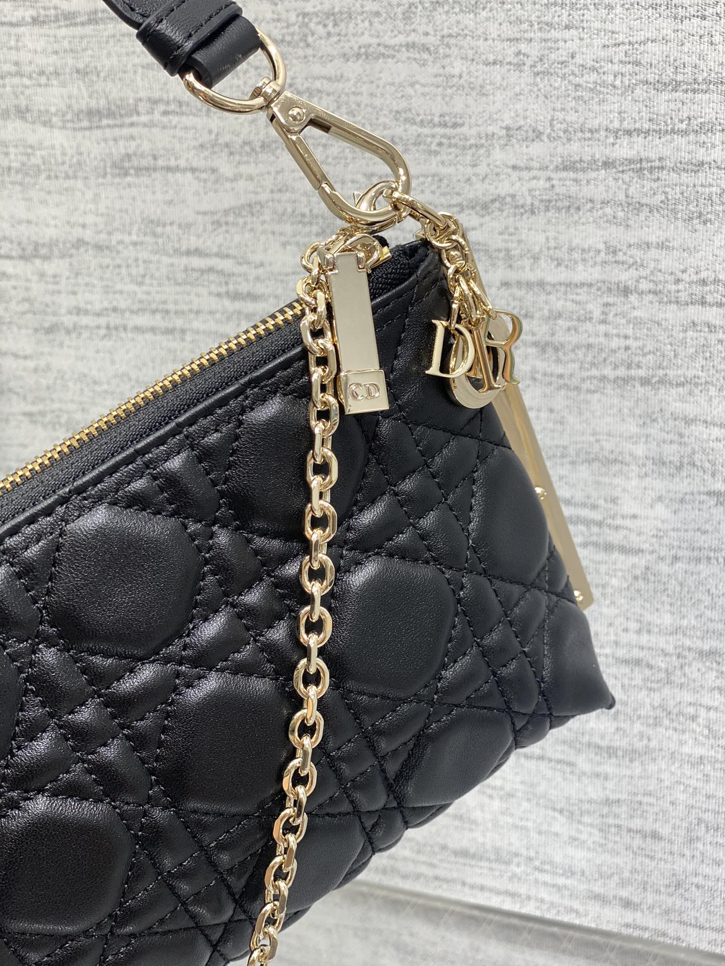 Handbag Dior size 27  12  5 cm - vstockx
