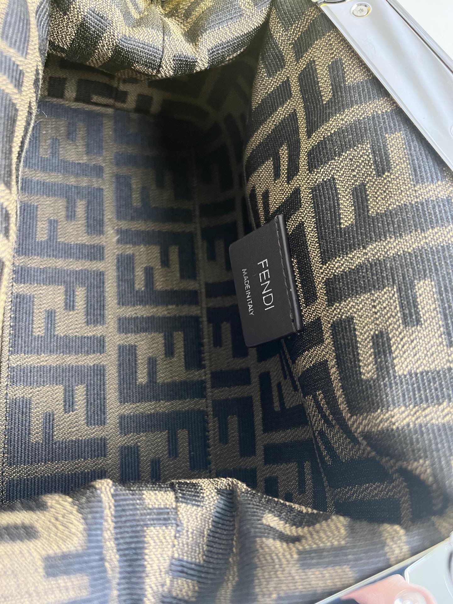 handbags FENDI 129 size:26*18*9.5cm - vstockx