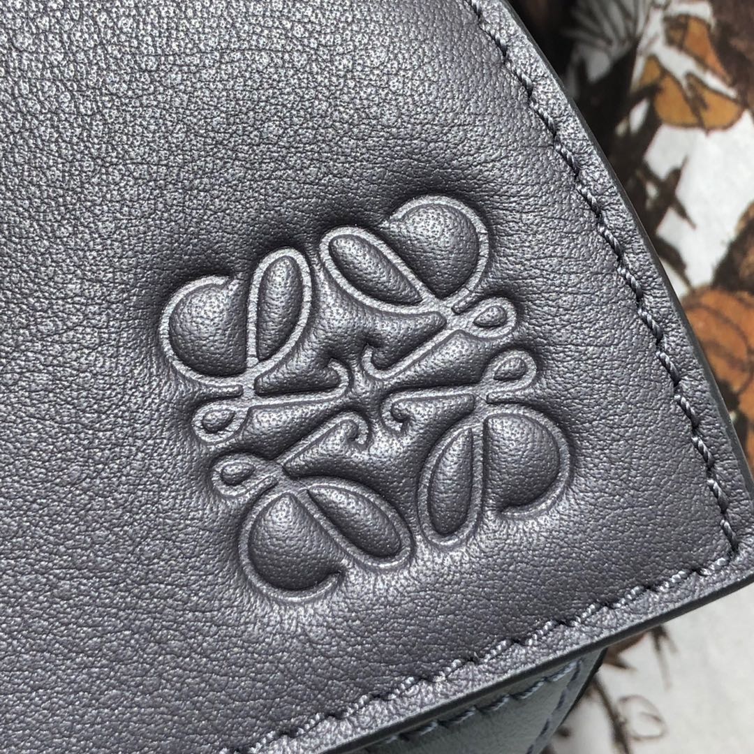 Handbags LOEWE Ykk size:29x18x12 cm - vstockx