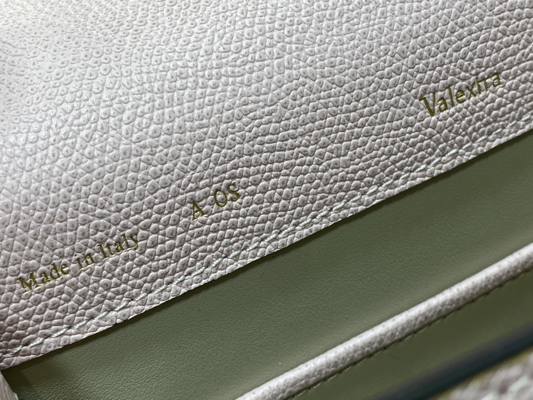 Handbag VALEXTRA size *'* - vstockx