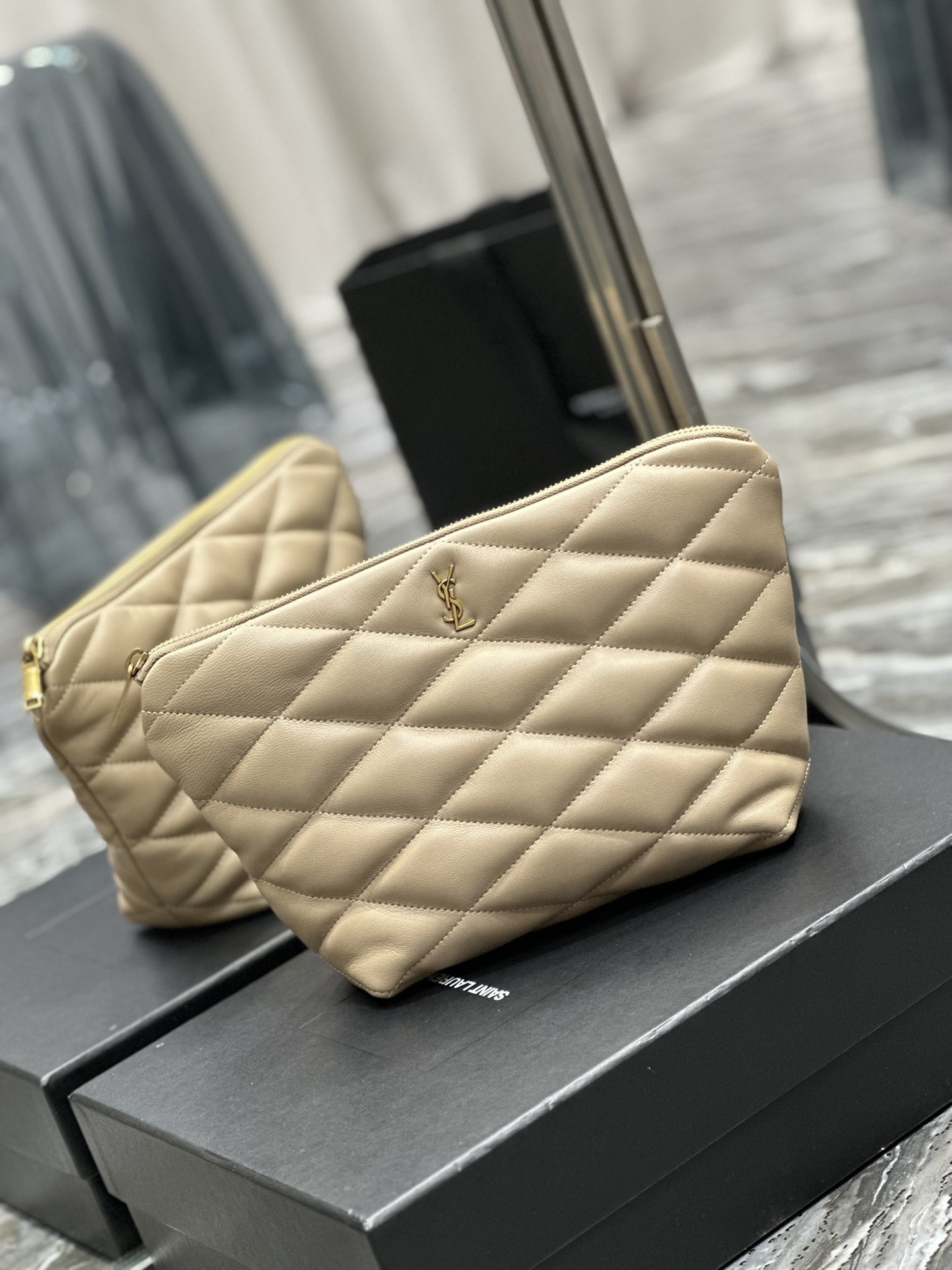 Handbags SAINT LAURENT 696779 size 26x19x11 cm - vstockx