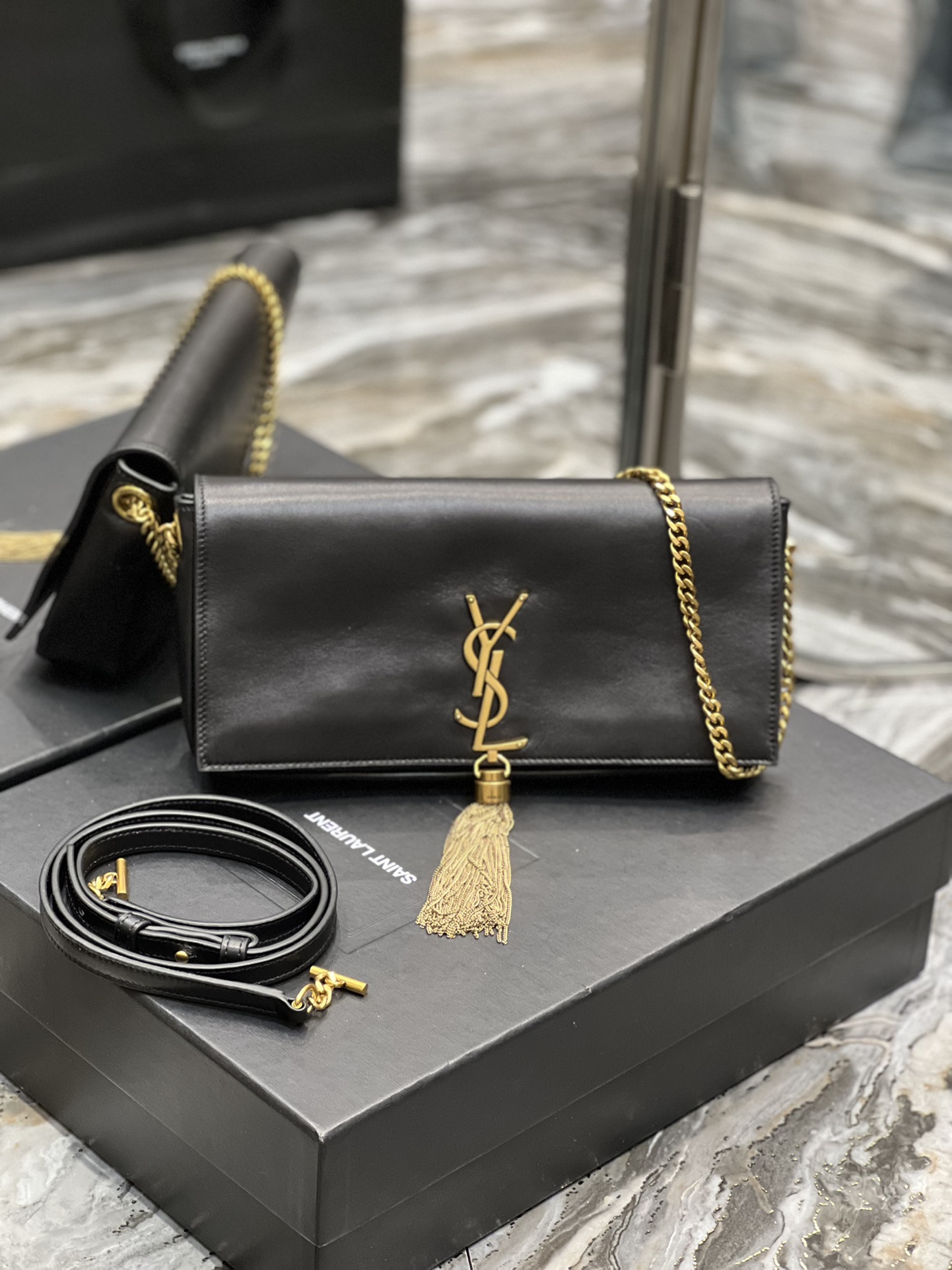 Handbags SAINT LAURENT 604276 size 26x13.5x4.5 cm - vstockx