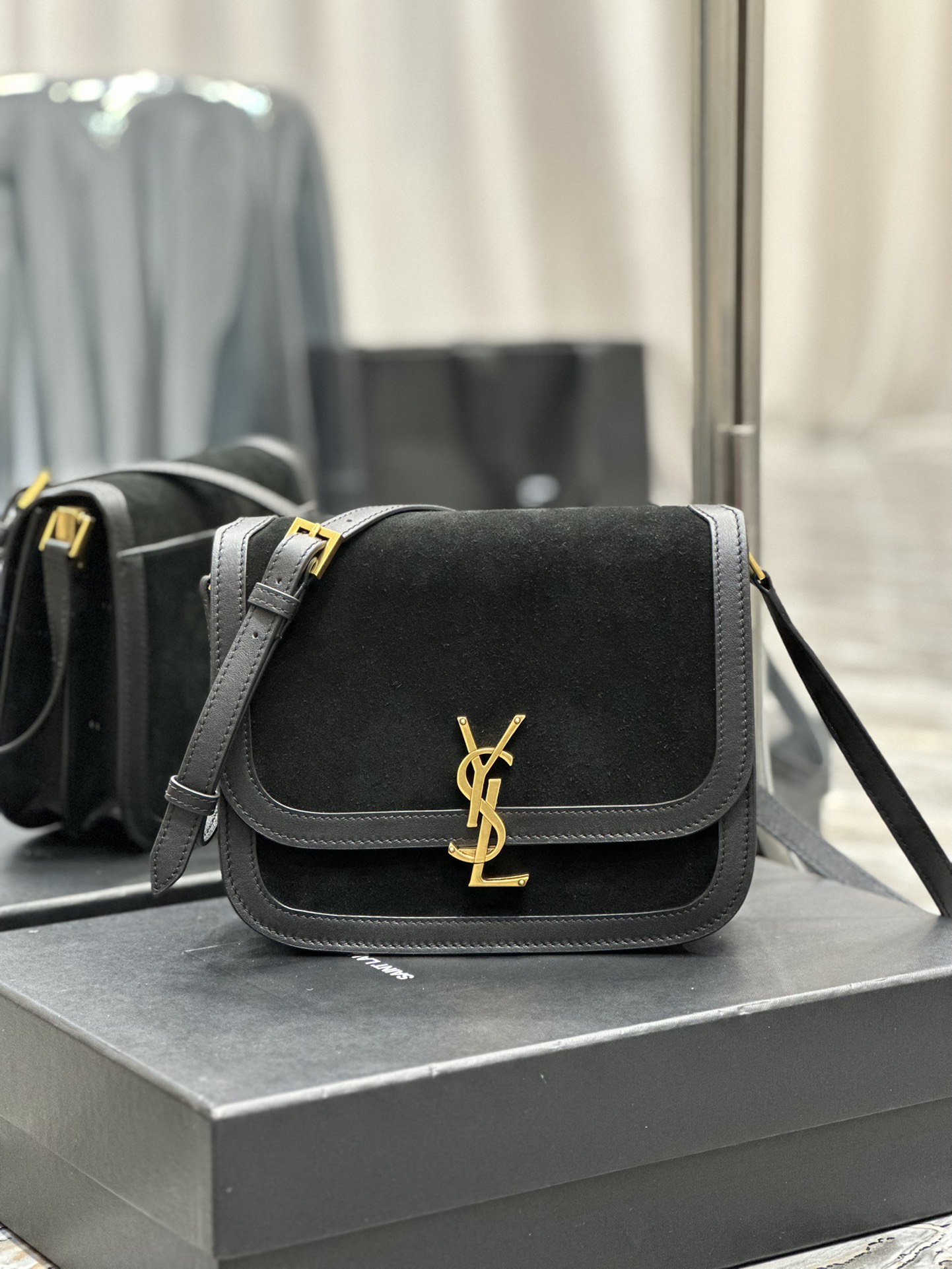 Handbags SAINT LAURENT 635025 size 22x18x5 cm - vstockx