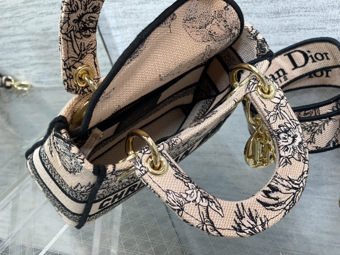 Handbag Dior size 17*7*15 cm - vstockx