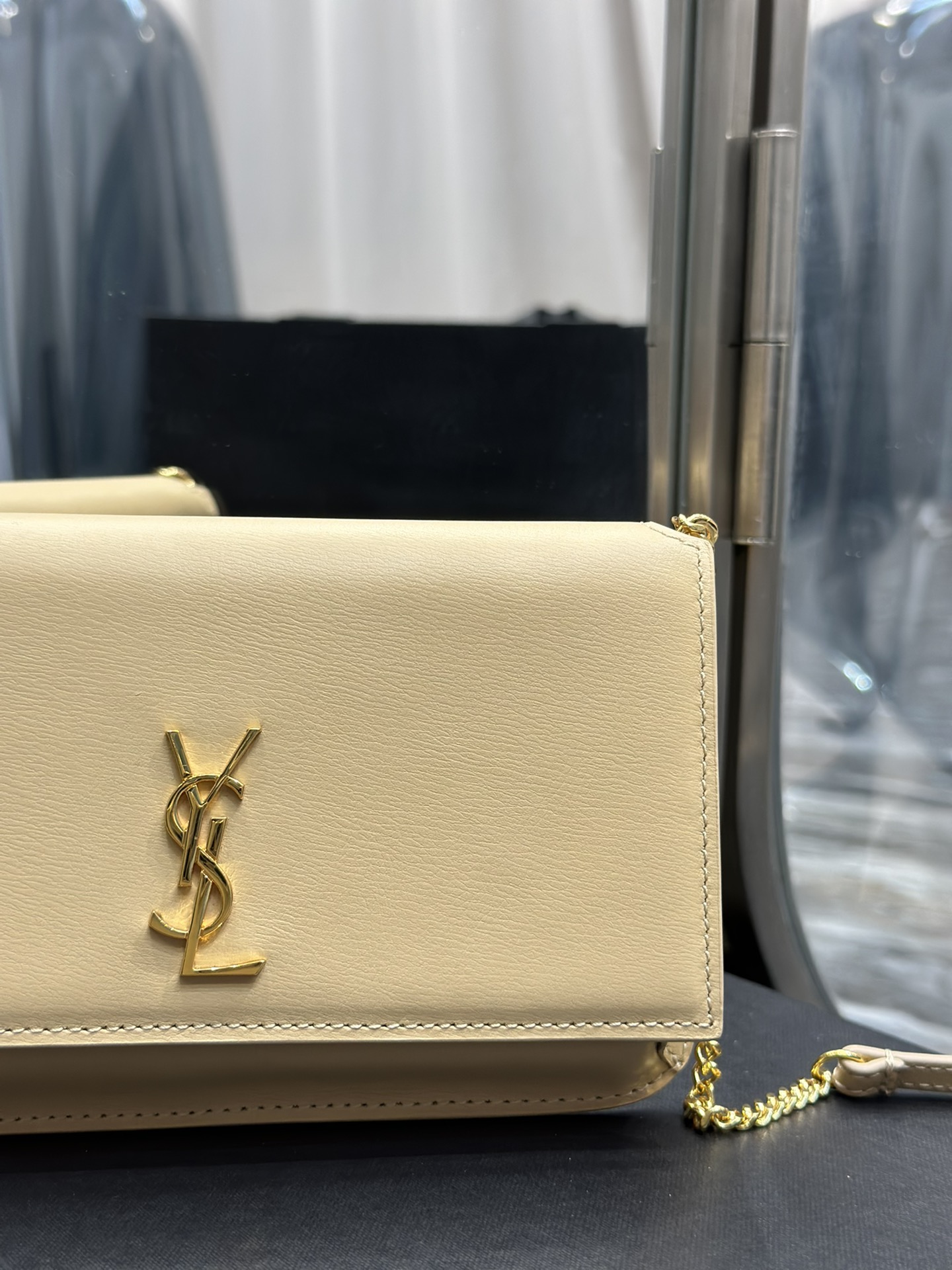 Handbags SAINT LAURENT 635095 size 18x11x2 cm - vstockx