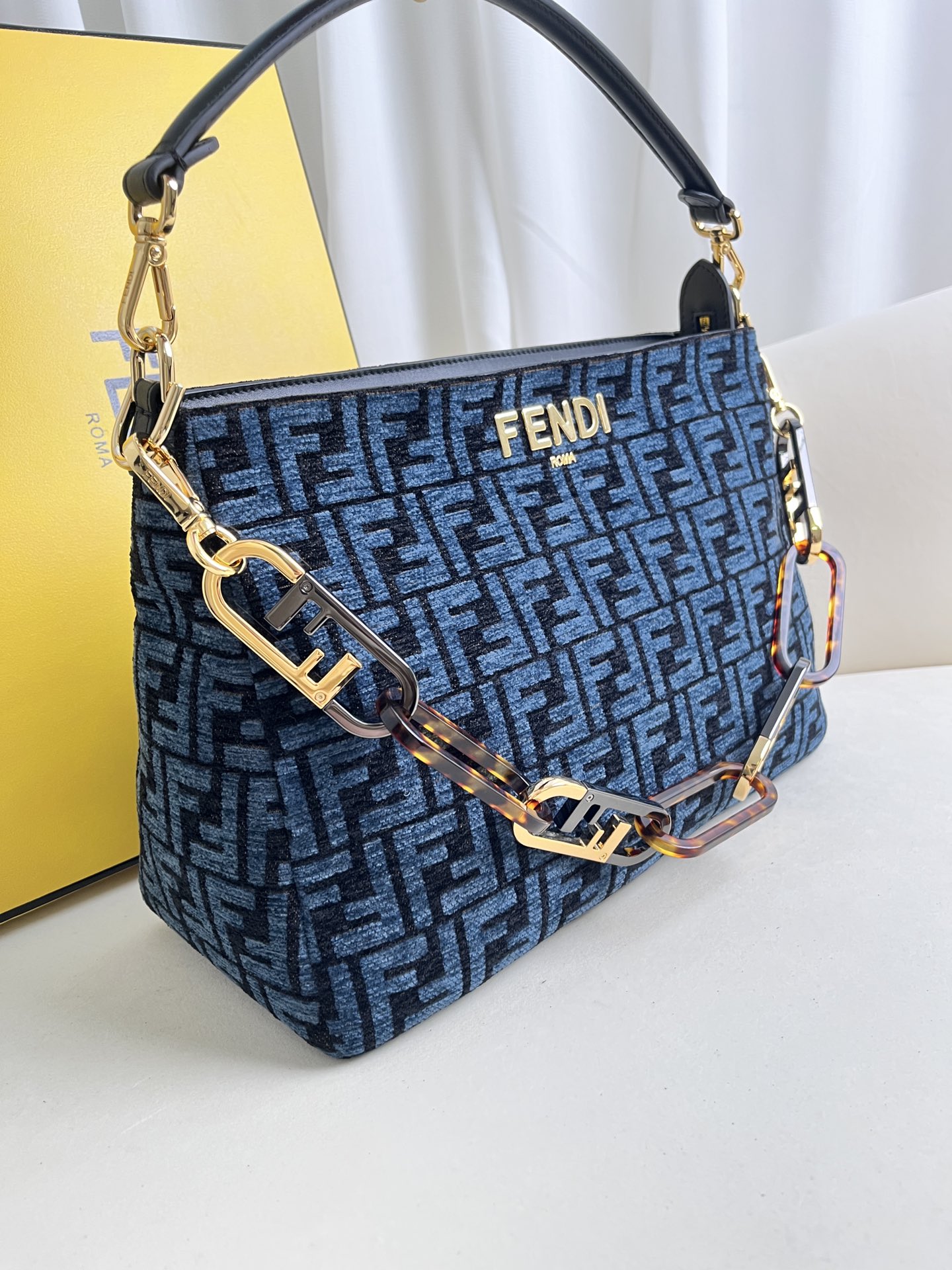 handbags FENDI 014 size:23.5*36*14cm - vstockx