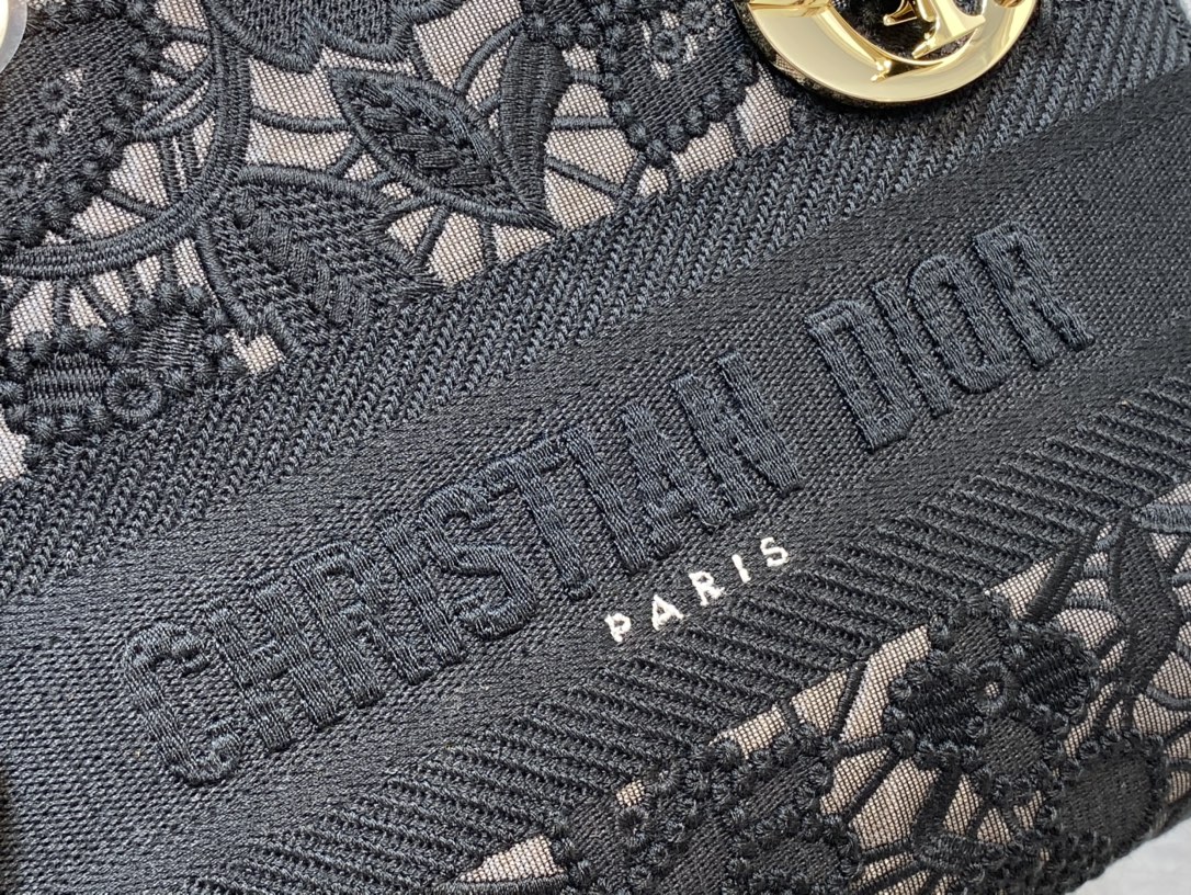 Handbag Dior size 24 cm - vstockx