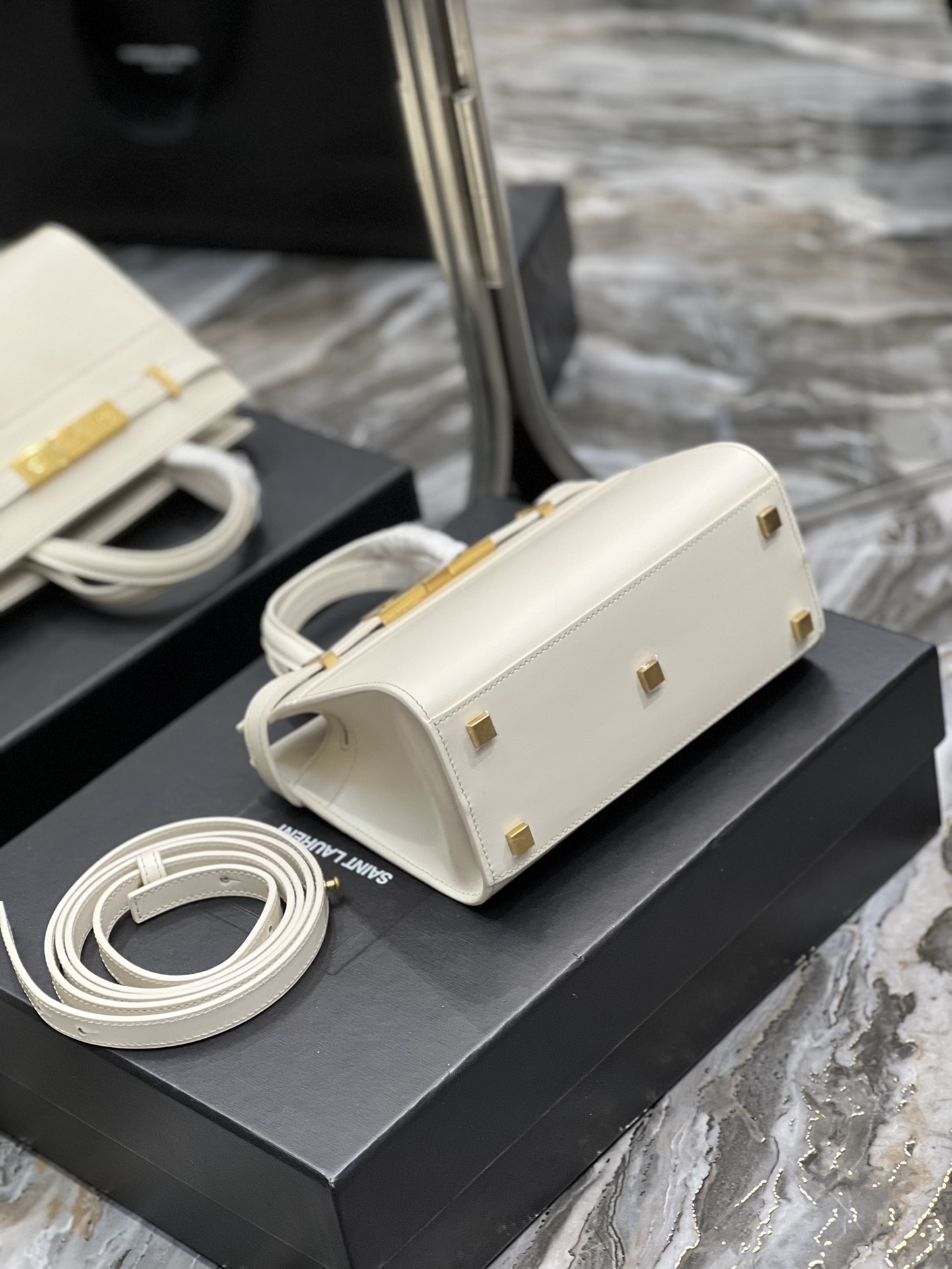 Handbags SAINT LAURENT 593741 size 21x16x9 cm - vstockx