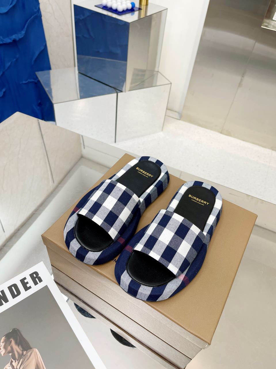 BURBERRY Buckingham Slides WOMEN 1 - vstockx