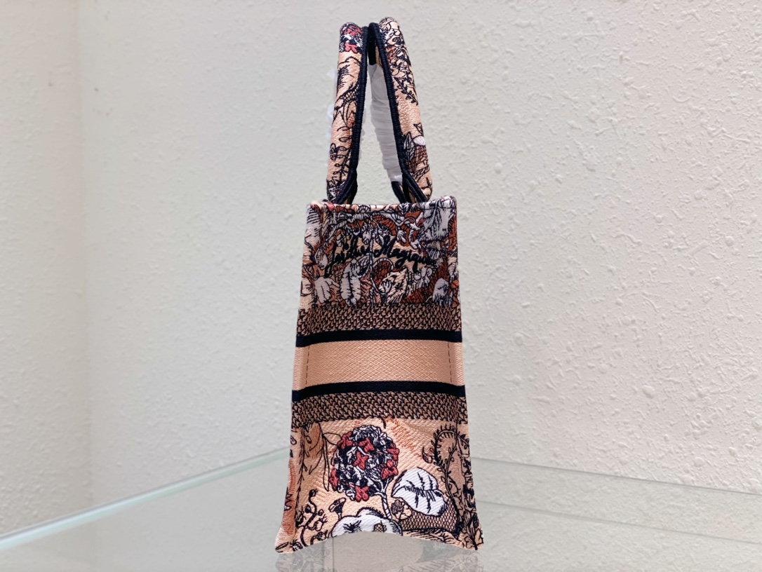 Handbag Dior 8002 size 26.5x 21x 14 cm - vstockx