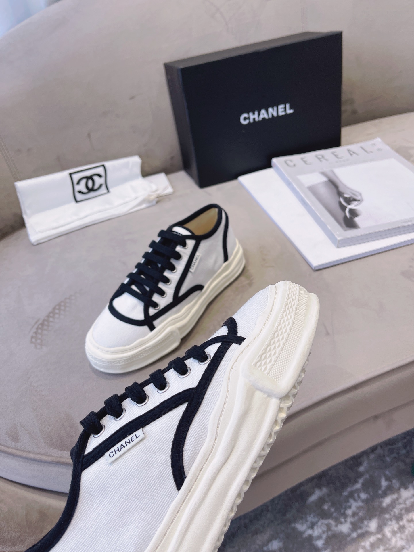Chanel Flat canvas Sneaker 11 - vstockx