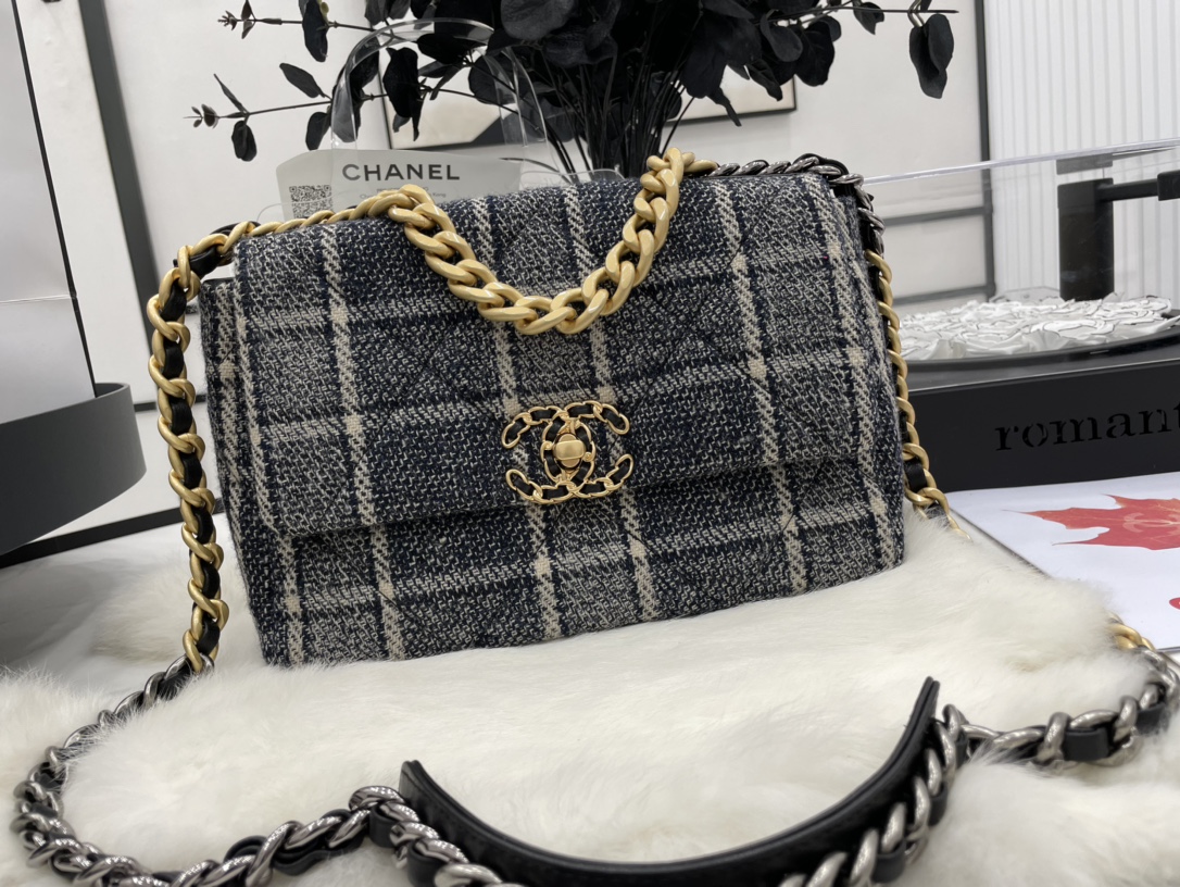 Handbag Chanel AS1160 size 26 cm - vstockx