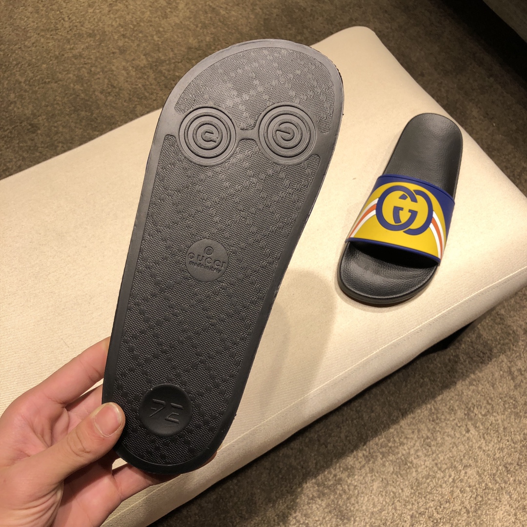 Gucci Slippers 44 - vstockx
