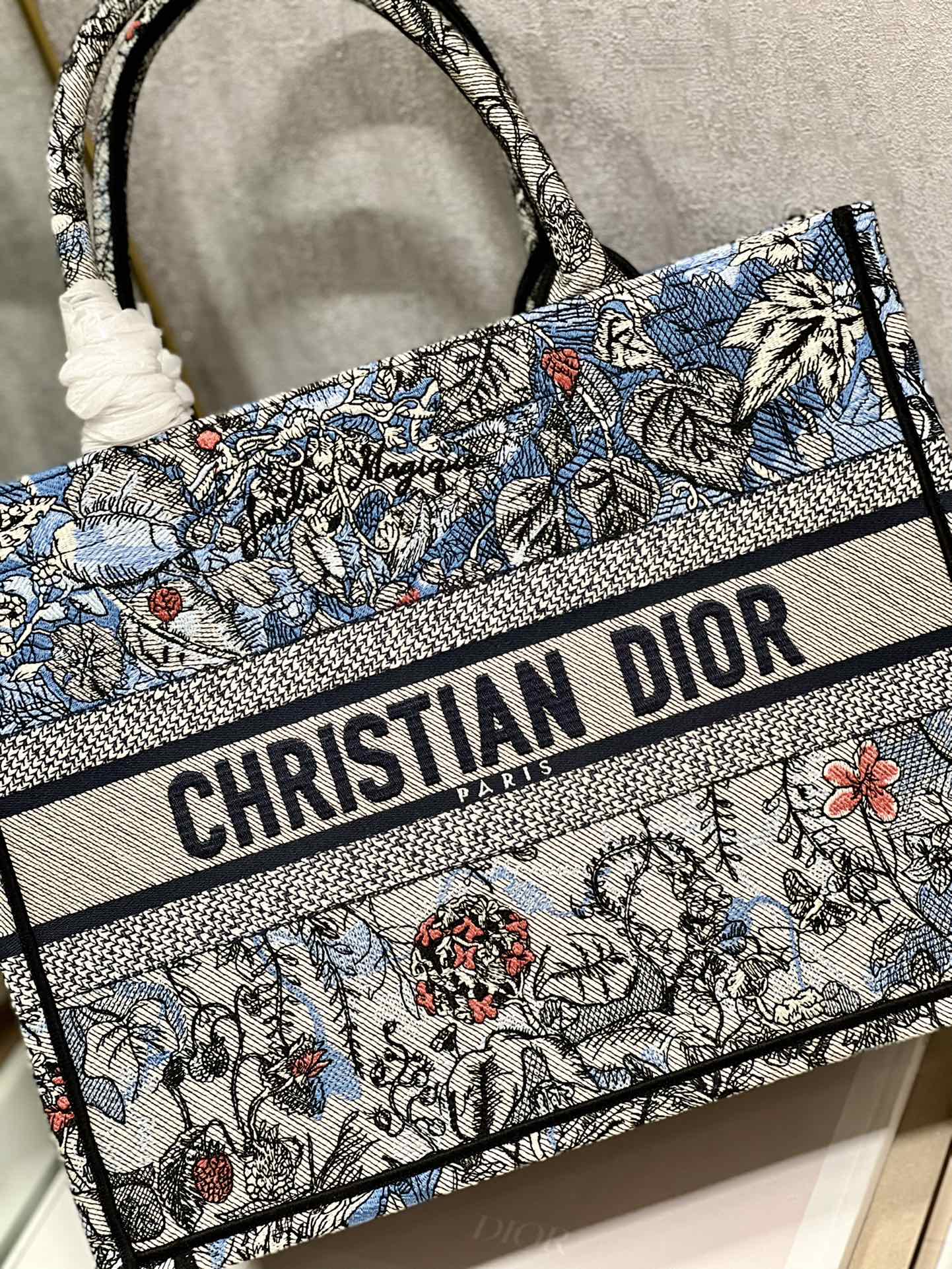 Handbag Dior 1286 size 36  28 cm - vstockx