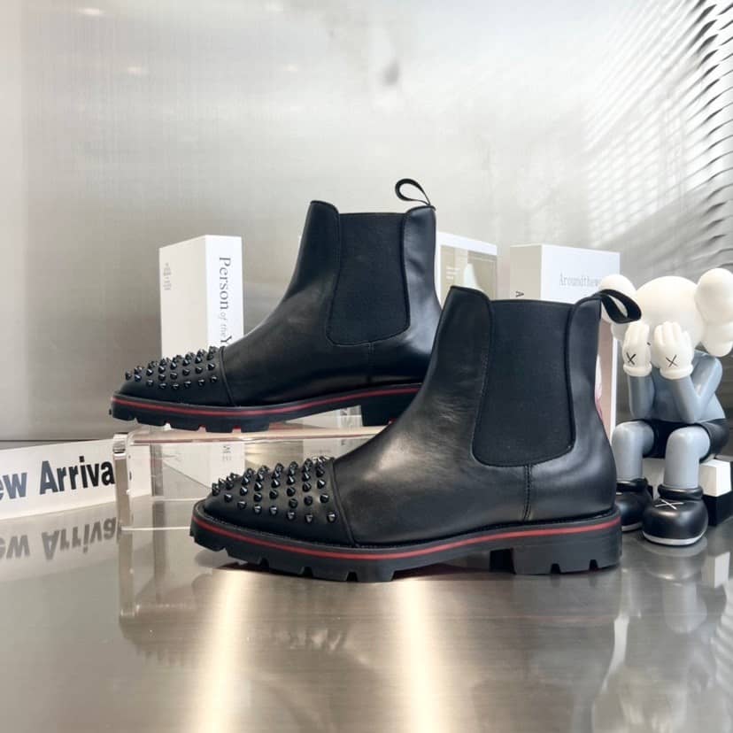CHRISTIAN LOUBOUTIN Men's Black Leather Ankle Boots - vstockx