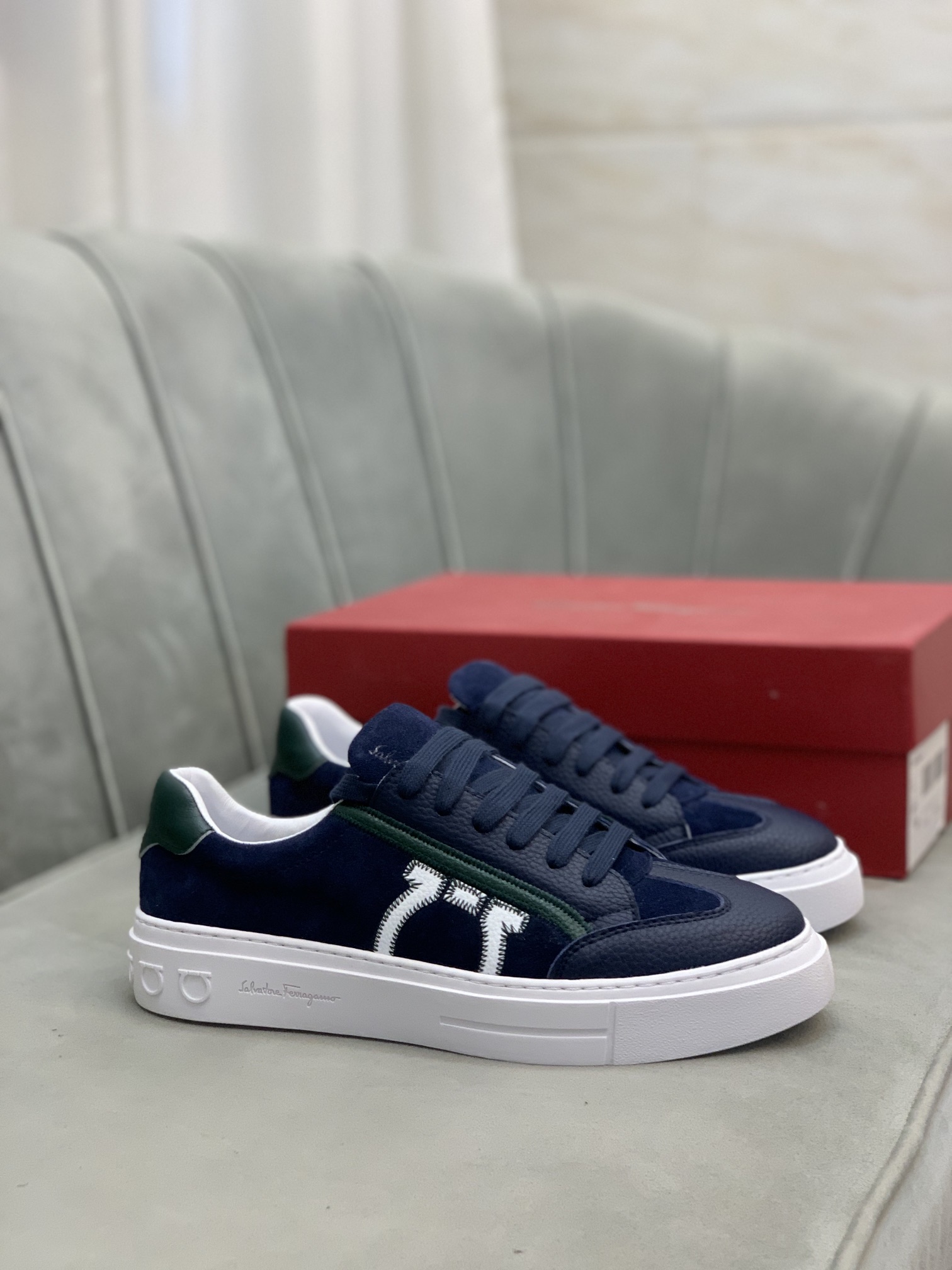 Salvatore Ferragamo Gancini Sneaker 14 - vstockx